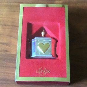 Lenox/Williamsburg mini heart box ornament new